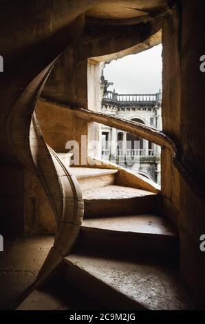 TOMAR, PORTOGALLO - 31 GENNAIO 2019: Una delle scale a spirale esterne del convento di cristo, antica roccaforte dei templari e monastero di Tomar, Foto Stock