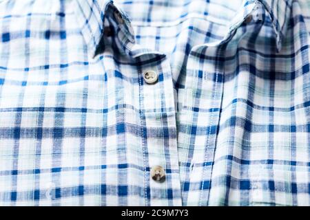 Primo piano della camicia a scacchi da uomo. Foto Stock