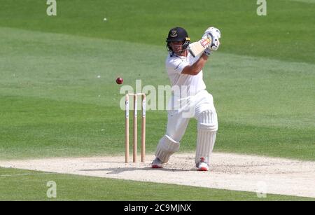 Hove, Regno Unito. 01 agosto 2020. Sussex's Harry Finch battendo durante il giorno uno del Bob Willis Trophy tra Sussex e Hampshire al primo terreno della contea centrale. Credit: James Boardman/Alamy Live News Foto Stock