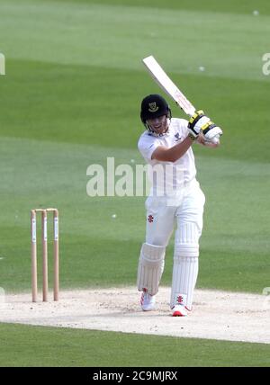 Hove, Regno Unito. 01 agosto 2020. Sussex's Phil Salt guida la palla durante il primo giorno del Bob Willis Trophy tra Sussex e Hampshire al 1 ° terreno della contea centrale. Credit: James Boardman/Alamy Live News Foto Stock