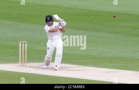 Hove, Regno Unito. 01 agosto 2020. Sussex's Phil Salt batting durante il giorno uno del Bob Willis Trophy tra Sussex e Hampshire al 1 ° terreno della contea centrale. Credit: James Boardman/Alamy Live News Foto Stock