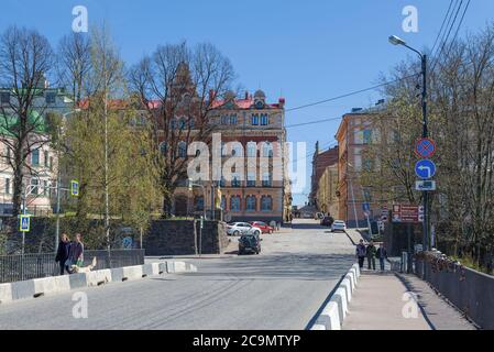 VYBORG, RUSSIA - 10 MAGGIO 2020: Giorno di sole nella città vecchia Foto Stock