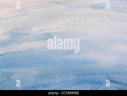 Sfondo blu acquerello. Linee di pennello trama opaca astratta verniciata su carta. Sfondo, sfondo, disposizione piatta, concetto di sovrapposizione. Spazio di copia. Foto Stock