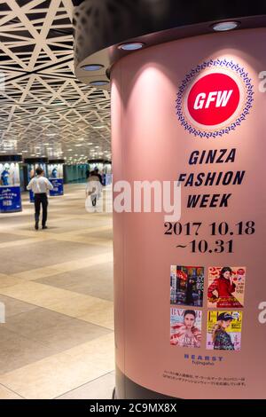 Tokyo / Giappone - 20 ottobre 2017: Pubblicità per l'evento di moda Ginza Fashion Week 2017 a Tokyo, Giappone Foto Stock