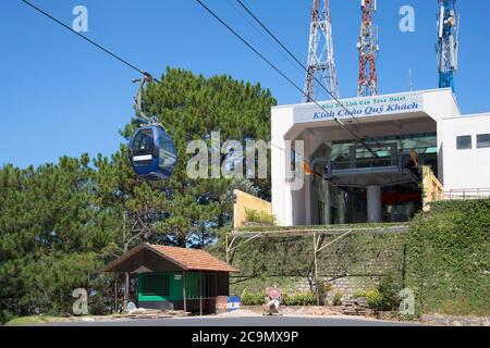 DALAT, VIETNAM - 28 DICEMBRE 2015: In cima alla stazione della funivia di Dalat Foto Stock