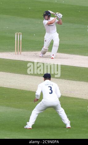 Hove, Regno Unito. 01 agosto 2020. Sussex's Phil Salt viaggia verso il confine durante il primo giorno del Bob Willis Trophy tra Sussex e Hampshire al 1 ° terreno della contea centrale. Credit: James Boardman/Alamy Live News Foto Stock