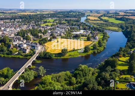 Vista aerea di Kelso e del fiume Tweed, Roxburghshire, Scottish Borders, Scozia. Foto Stock