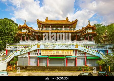 21 aprile 2020: Il tempio buddista di Longfeng, situato sulla montagna carpa (Liyu) a Taitung, taiwan, è stato costruito nel 1976 e ristrutturato nel 1993. Questo punto Foto Stock