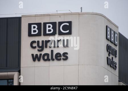 Un primo piano dell'edificio della BBC Cymru Wales a Cardiff, Galles, Regno Unito. Foto Stock