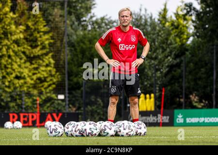 AMSTERDAM , 01-08-2020 , Sportpark de Toekomst , Calcio Olandese , Eredivisie , stagione 2020 / 2021. AJAX allenatore assistente Christian Poulsen durante la sessione di formazione di Ajax Foto Stock