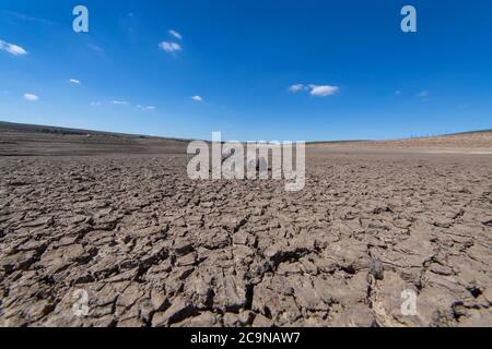 Selset Reservoir, Middleton a Teesdale, Co. Durham con livelli molto bassi di acqua. Costruito nel 1960, fornisce teesdale e Teesdide. Foto Stock