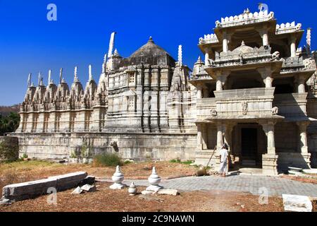 Il Tempio di Ranakpur è uno dei templi più grandi e importanti della cultura di Jain. Rajasthan, India Foto Stock