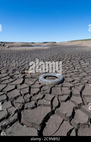 Selset Reservoir, Middleton a Teesdale, Co. Durham con livelli molto bassi di acqua. Costruito nel 1960, fornisce teesdale e Teeside. Foto Stock