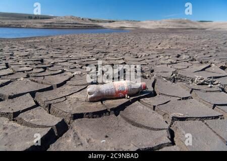 Selset Reservoir, Middleton a Teesdale, Co. Durham con livelli molto bassi di acqua. Costruito nel 1960, fornisce teesdale e Teeside. Foto Stock