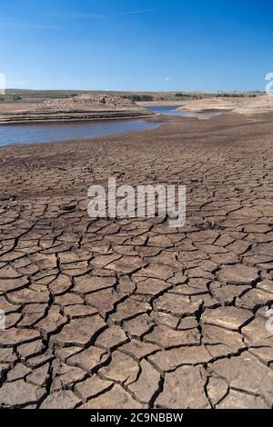 Selset Reservoir, Middleton a Teesdale, Co. Durham con livelli molto bassi di acqua. Costruito nel 1960, fornisce teesdale e Teeside. Foto Stock