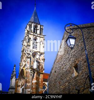 Campanile di Notre-Dame de Saint-Père (XII-XV), vista filtrata digitalmente, Saint-Père, Yonne, Borgogna-Franche-Comté regione, Francia. Foto Stock