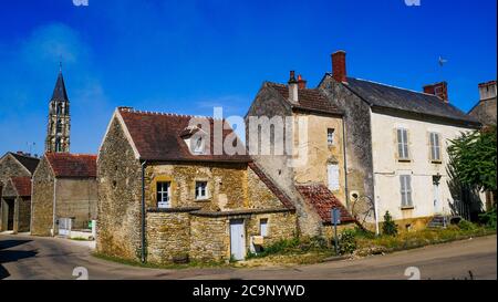 Village view, Saint-Père, Yonne, Bourgogne-Franche-Comté regione, Francia. Foto Stock