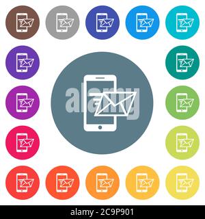Invio di e-mail dal telefono cellulare icone bianche piatte su sfondi rotondi. sono incluse 17 variazioni di colore di sfondo. Illustrazione Vettoriale