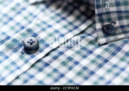 Primo piano della camicia a scacchi da uomo. Foto Stock