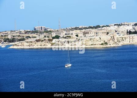 Una vista di Fort Manoel da la Valletta. Foto Stock