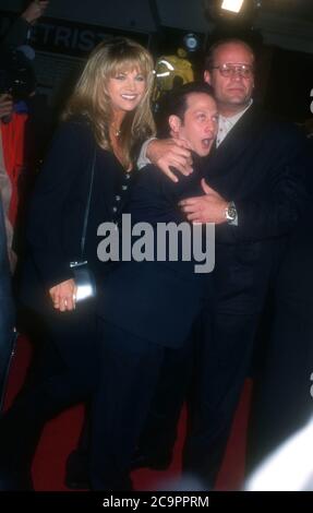 Westwood, California, USA 26 Febbraio 1996 Tammi Alexander, attore Rob Schneider e attore Kelsey Grammer partecipano alla prima 'Down Periscope' di '20° secolo Fox il 26 Febbraio 1996 al Mann's Village Theatre di Westwood, California, USA. Foto di Barry King/Alamy Stock foto Foto Stock