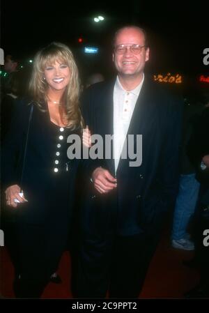 Westwood, California, USA 26 Febbraio 1996 Tammi Alexander e l'attore Kelsey Grammer partecipano alla prima 'Down Periscope' di 20th Century Fox il 26 Febbraio 1996 al Mann's Village Theatre di Westwood, California, USA. Foto di Barry King/Alamy Stock foto Foto Stock