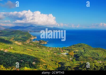 Una vista panoramica di Parga, vista dal Castello di Ali Pasha Foto Stock