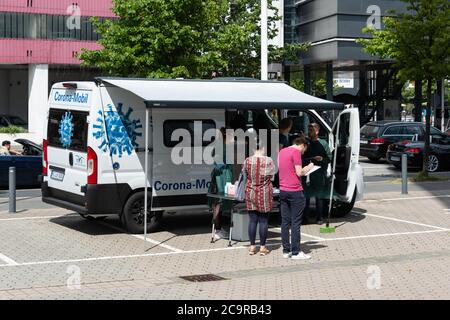 Kiel, 1. 2020 agosto - Heute wurden drei mobile Teststationen in Schleswig-Holstein für Reiserückkehrer aus Risikogebieten zur Abgabe einer Testung auf Foto Stock