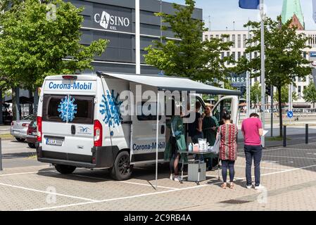 Kiel, 1. 2020 agosto - Heute wurden drei mobile Teststationen in Schleswig-Holstein für Reiserückkehrer aus Risikogebieten zur Abgabe einer Testung auf Foto Stock