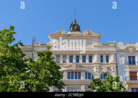 VALENCIA, SPAGNA - 15 LUGLIO 2020: Edificio la Equitativa sulla piazza del municipio di Valencia. Fondazione Rosillo Foto Stock
