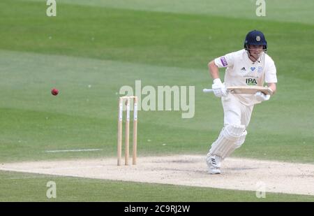 Hove, Regno Unito. 02 agosto 2020. Harry dell'Hampshire è venuto battendo durante il giorno due del Trofeo Bob Willis fra Sussex e Hampshire al primo terreno della contea centrale. Credit: James Boardman/Alamy Live News Foto Stock