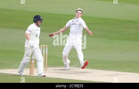 Hove, Regno Unito. 02 agosto 2020. Il bowling Henry Crocombe di Sussex durante il secondo giorno del Bob Willis Trophy tra Sussex e Hampshire al 1° terreno della contea centrale. Credit: James Boardman/Alamy Live News Foto Stock