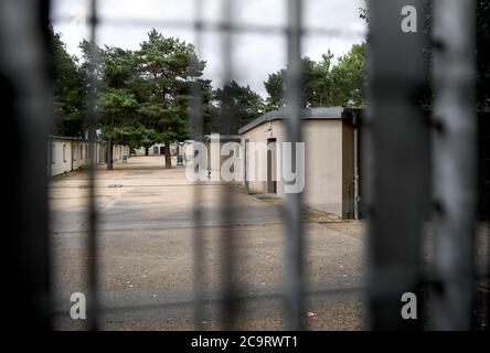 16 luglio 2020, Berlino: Caserma presso il Centro di documentazione per il lavoro forzato NS. Nella ex caserma ricettiva, sulla base dell'unico campo operaio forzato dell'epoca nazista, quasi completamente conservato, ci sono, oltre alla mostra permanente, un archivio, una biblioteca, un luogo d'incontro internazionale per i giovani, nonché mostre temporanee e sale per eventi. Foto: Britta Pedersen/dpa-Zentralbild/ZB Foto Stock