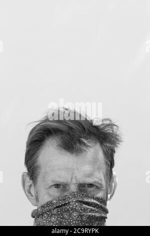 L'attore Jason Flemyng, 53, fotografato con la distanza sociale durante il blocco a Londra, 18 maggio 2020. Foto Stock