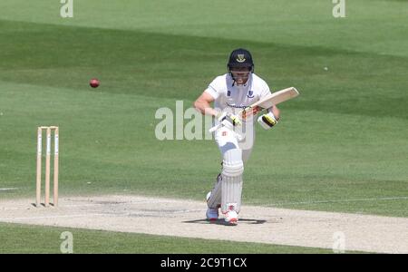 Hove, Regno Unito. 02 agosto 2020. Sussex's Phil Salt battendo durante il secondo giorno del Bob Willis Trophy tra Sussex e Hampshire al 1 ° terreno della contea centrale. Credit: James Boardman/Alamy Live News Foto Stock