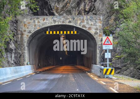 Il tunnel più lungo del mondo - il tunnel di Lærdal (norvegese: Lærdalstunnelen) è un tunnel stradale lungo 24.51 chilometri (15.23 miglia) che collega la municipalitie Foto Stock