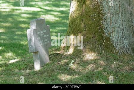 Lussemburgo, Lussemburgo il 21 luglio 2020; tomba nel cimitero di guerra tedesco di Sandweiler a Lussemburgo Foto Stock