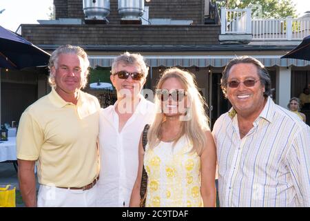 Chad Casaddan, Jeffrey Bradford, Leesa Rowland e Larry Wohl partecipano all'8° Annual Hamptons Cover Party per la Hope Issue Cover Party al Southampton Social Club di Southampton, NY, il 1° agosto 2020. (Foto di David Warren /Sipa? USA) Credit: Sipa USA/Alamy Live News Foto Stock