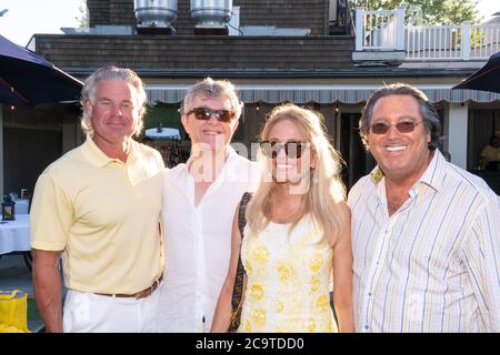 Chad Casaddan, Jeffrey Bradford, Leesa Rowland e Larry Wohl partecipano all'8° Annual Hamptons Cover Party per la Hope Issue Cover Party al Southampton Social Club di Southampton, NY, il 1° agosto 2020. (Foto di David Warren /Sipa? USA) Credit: Sipa USA/Alamy Live News Foto Stock