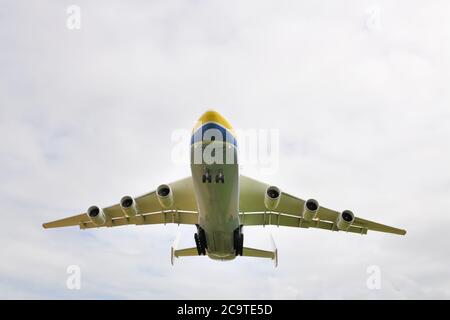 Prestwick, Scozia, Regno Unito. 2 agosto 2020. L'aeroporto di Glasgow Prestwick accoglie il più grande aereo al mondo, l'aereo da carico Antonov AN-225 'Riya' in Scozia. Credito. Douglas Carr/Alamy Live News. Foto Stock