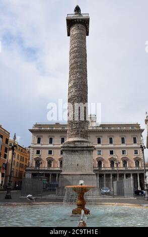 Colonna di Marcus Aurelio nella città di Roma Foto Stock