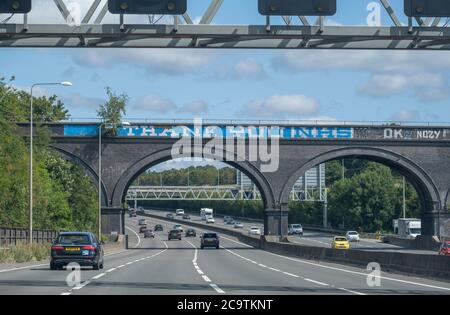 Traffico domenicale sulla M25 London Orbital Motorway, 2.8.20 Foto Stock