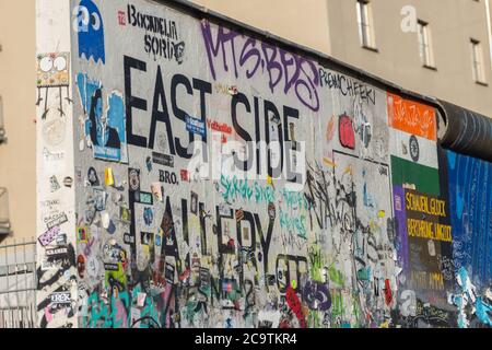 Parte della East Side Gallery di Berlino Foto Stock