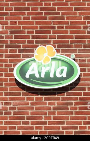 Aarhus, Danimarca - 22 agosto 2015: Logo ARLA Foods su una parete. ARLA Foods è una cooperativa internazionale con sede ad Aarhus, in Danimarca, Foto Stock