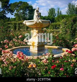 Fonte del satiro nel giardino di rose del parco di El Retiro e Madrid, Spagna. Foto Stock