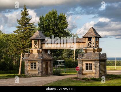 Ingresso storico est, Riding Mountain National Park, Manitoba, Canada. Foto Stock