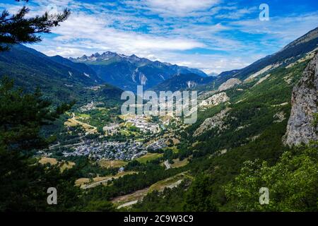 Vista verso Avrieux e Modane, nella valle di Maurienne, Francia Foto Stock