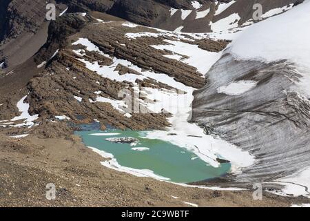 Vista aerea del lago Glacial Mountain, del paesaggio del ghiacciaio Melting Ice Sheet. White Goat Wilderness, Brazeau County Canadian Rockies Alberta Canada Foto Stock