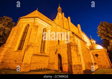 Chiesa di Bydgoszcz di notte. Bydgoszcz, Kuyavia-Pomerania, Polonia. Foto Stock