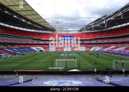 Wembley, Regno Unito. 01 agosto 2020. I giocatori si riscaldano prima della partita finale della fa Cup Emirates Arsenal contro Chelsea, al Wembley Stadium, Londra, Regno Unito, il 1 agosto 2020. La partita viene giocata a porte chiuse a causa dell'attuale pandemia di Coronavirus COVID-19 e delle restrizioni di blocco/allontanamento sociale del governo. Credit: Paul Marriott/Alamy Live News Foto Stock